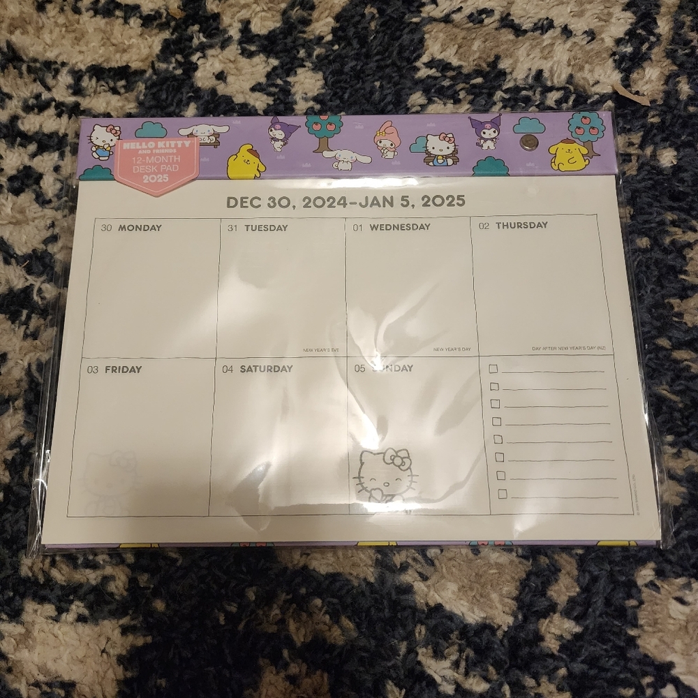 Hello Kitty Weekly Desk Calendar - Pink and White